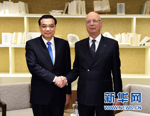 1月20日，中國國務(wù)院總理李克強(qiáng)在瑞士達(dá)沃斯會見世界經(jīng)濟(jì)論壇主席施瓦布。新華社記者 李濤 攝