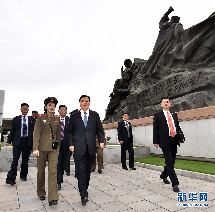 10月10日，正在朝鮮訪問的中共中央政治局常委、中央書記處書記劉云山在平壤參觀朝鮮祖國解放戰(zhàn)爭勝利紀念館。 新華社記者 李濤 攝