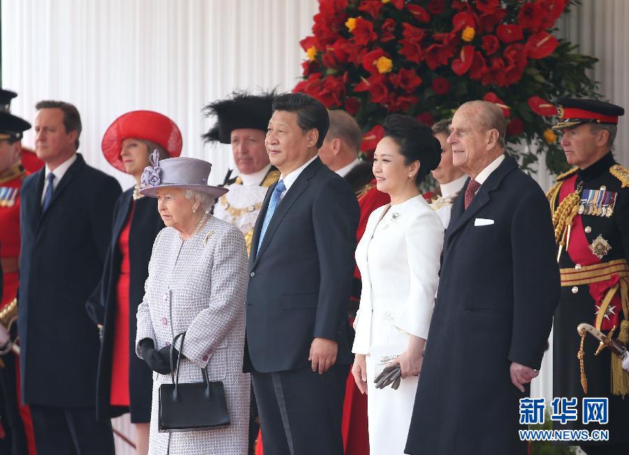 10月20日，對(duì)英國進(jìn)行國事訪問的國家主席習(xí)近平出席英國女王伊麗莎白二世在倫敦騎兵檢閱場舉行的隆重歡迎儀式。 新華社記者 龐興雷 攝