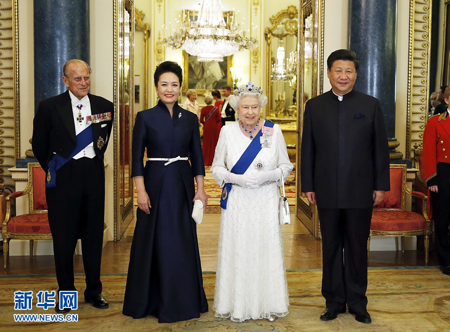 10月20日，國(guó)家主席習(xí)近平在倫敦白金漢宮出席英國(guó)女王伊麗莎白二世舉行的歡迎晚宴。 新華社記者 鞠鵬 攝