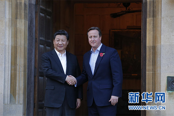 10月22日，國家主席習近平在契克斯首相鄉(xiāng)間別墅同英國首相卡梅倫再次會晤。新華社記者 鞠鵬 攝