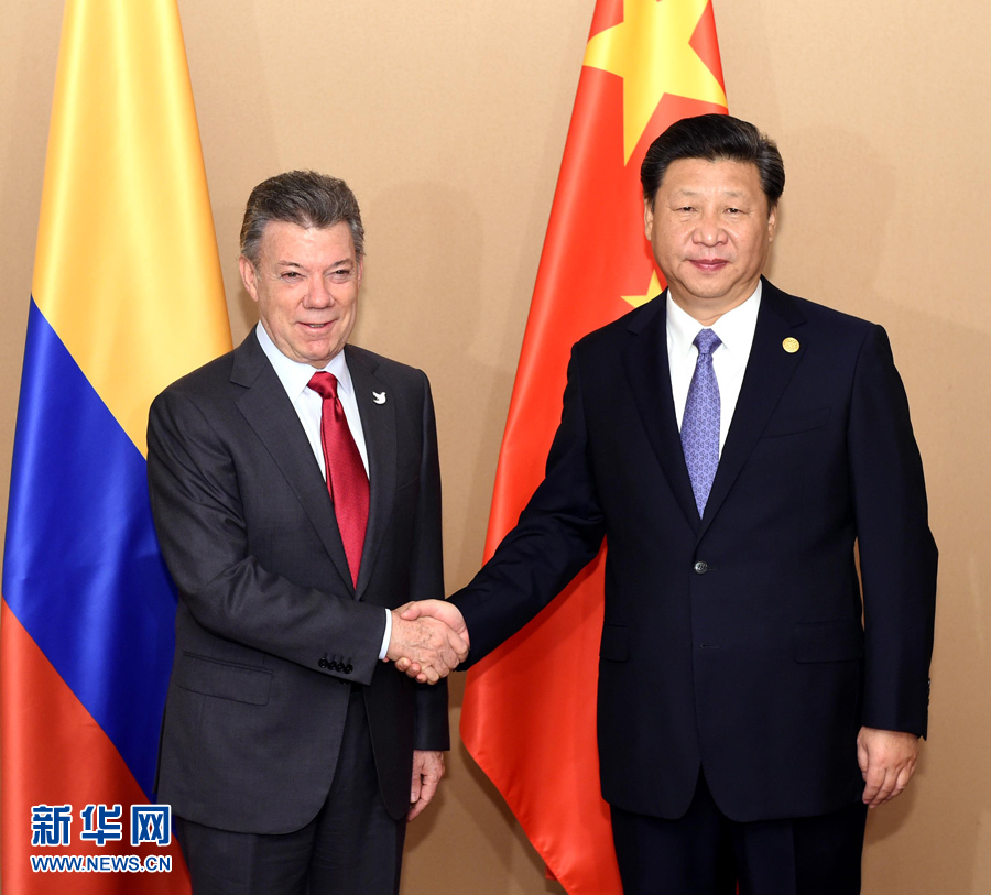 11月18日，國家主席習(xí)近平在菲律賓馬尼拉會(huì)見哥倫比亞總統(tǒng)桑托斯。 新華社記者 饒愛民 攝