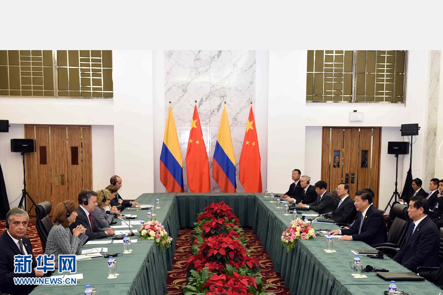11月18日，國家主席習(xí)近平在菲律賓馬尼拉會(huì)見哥倫比亞總統(tǒng)桑托斯。 新華社記者 饒愛民 攝