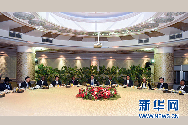 12月4日，國家主席習(xí)近平在約翰內(nèi)斯堡集體會見13位非洲國家領(lǐng)導(dǎo)人。 新華社記者 謝環(huán)馳 攝