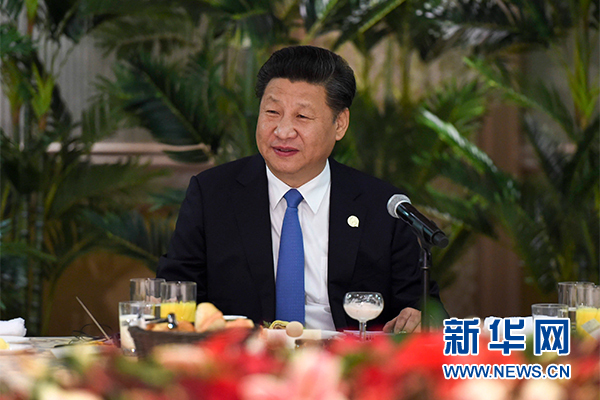 12月4日，國家主席習(xí)近平在約翰內(nèi)斯堡集體會見13位非洲國家領(lǐng)導(dǎo)人。 新華社記者 謝環(huán)馳 攝