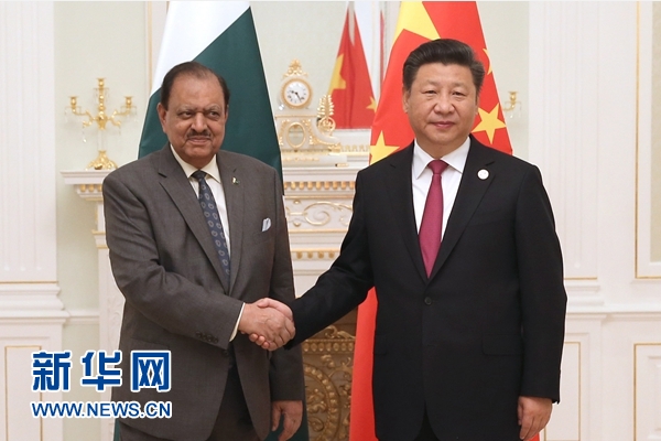 6月23日，國(guó)家主席習(xí)近平在塔什干會(huì)見(jiàn)巴基斯坦總統(tǒng)侯賽因。新華社記者馬占成攝