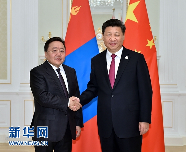 6月23日，國家主席習(xí)近平在塔什干會見蒙古國總統(tǒng)額勒貝格道爾吉。 新華社記者李濤攝
