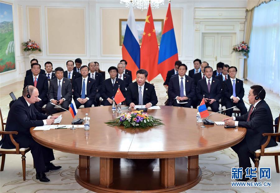 6月23日，國(guó)家主席習(xí)近平在烏茲別克斯坦塔什干同俄羅斯總統(tǒng)普京、蒙古國(guó)總統(tǒng)額勒貝格道爾吉舉行中俄蒙元首第三次會(huì)晤。習(xí)近平主持會(huì)晤。新華社記者李濤攝