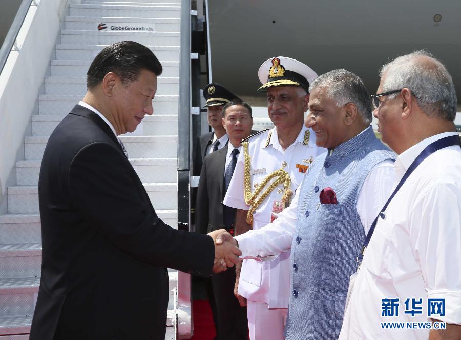 10月15日，國家主席習(xí)近平抵達(dá)印度果阿，應(yīng)印度總理莫迪邀請(qǐng)，出席金磚國家領(lǐng)導(dǎo)人第八次會(huì)晤。 新華社記者蘭紅光攝 
