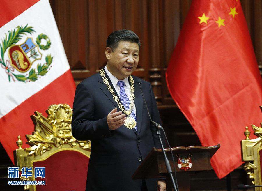 11月21日，國(guó)家主席習(xí)近平在秘魯國(guó)會(huì)發(fā)表題為《同舟共濟(jì)、揚(yáng)帆遠(yuǎn)航，共創(chuàng)中拉關(guān)系美好未來(lái)》的重要演講。 新華社記者 鞠鵬 攝
