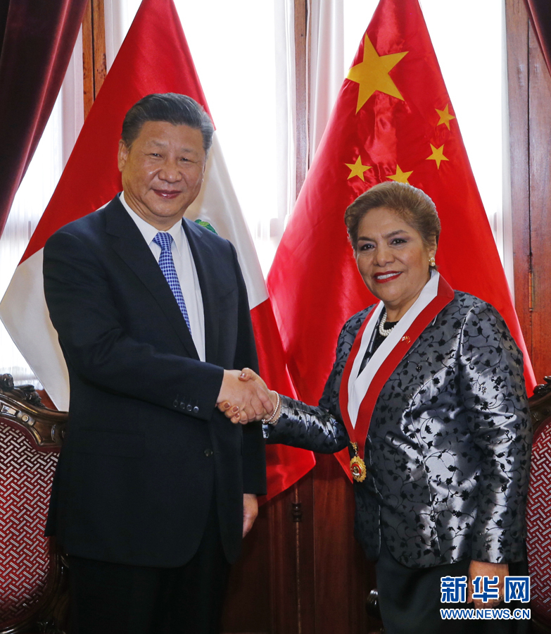 11月21日，國家主席習(xí)近平在利馬會見秘魯國會主席薩爾加多。新華社記者 鞠鵬 攝