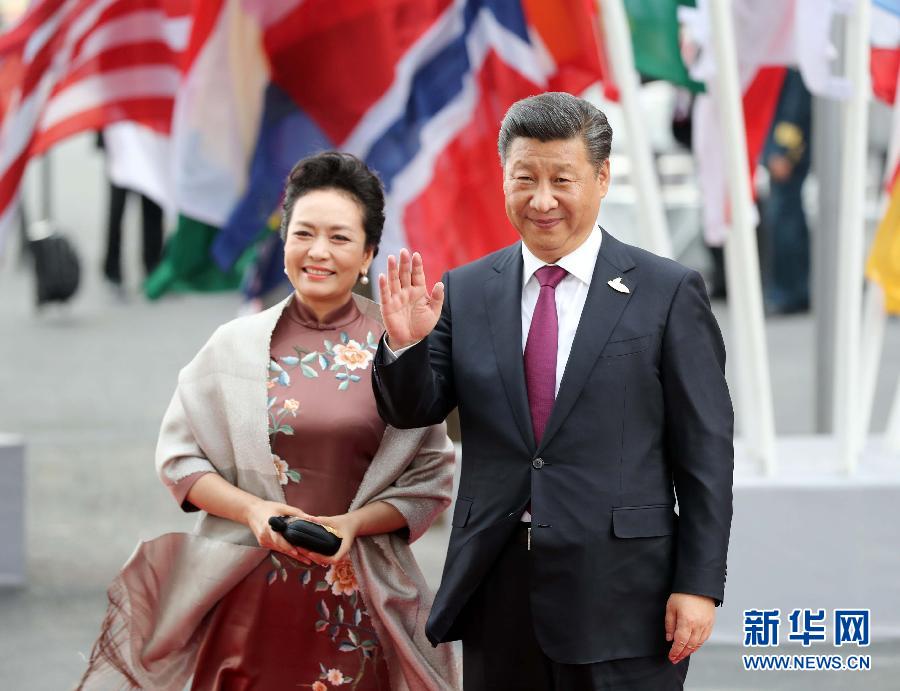 7月7日，二十國集團領(lǐng)導(dǎo)人第十二次峰會在德國漢堡舉行。國家主席習(xí)近平出席并發(fā)表題為《堅持開放包容　推動聯(lián)動增長》的重要講話。這是習(xí)近平和夫人彭麗媛出席漢堡峰會舉行的音樂會。新華社記者 劉衛(wèi)兵 攝 