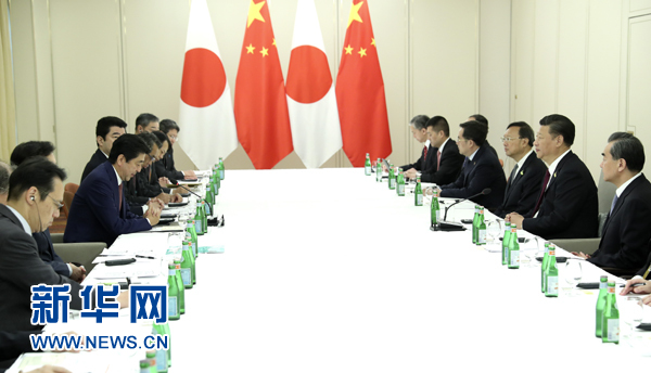 7月8日，國(guó)家主席習(xí)近平應(yīng)約在漢堡會(huì)見(jiàn)日本首相安倍晉三。新華社記者 馬占成 攝