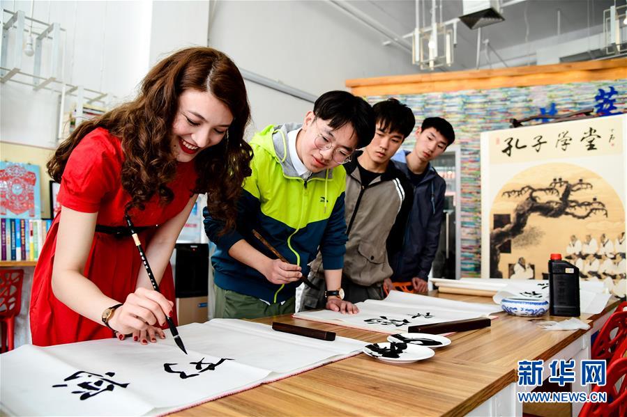 （新華全媒頭條·上合青島峰會·圖文互動）（13）遠(yuǎn)航，揚(yáng)起“上海精神”的時代風(fēng)帆——寫在上海合作組織成員國元首理事會第十八次會議即將召開之際