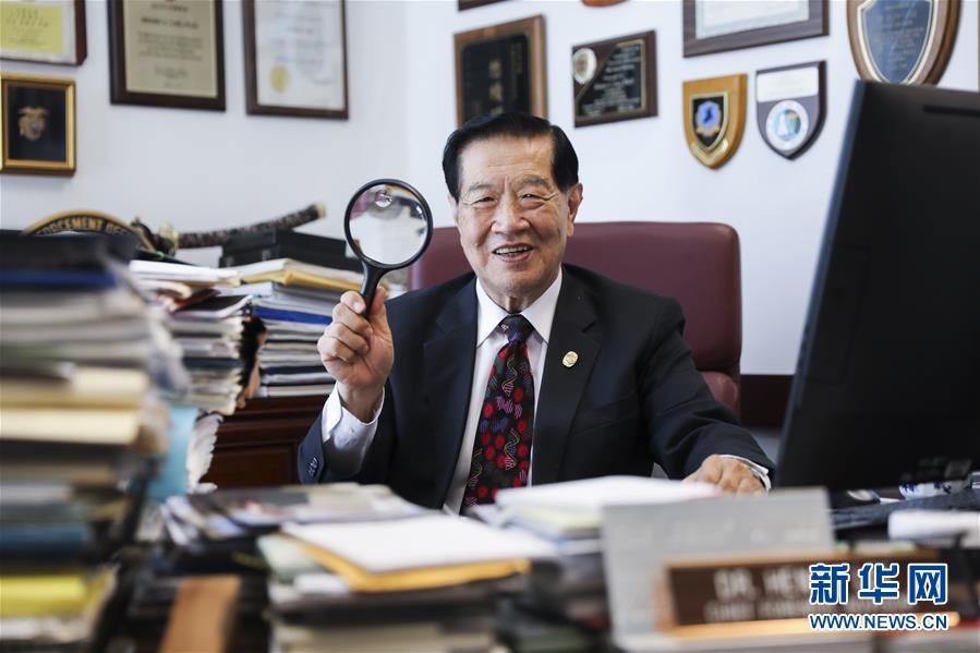 （國際·圖文互動）（1）專訪：“中國共產(chǎn)黨做對了！”——訪美籍華裔刑事鑒識專家李昌鈺