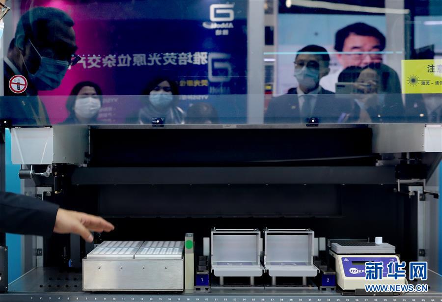 （第三屆進(jìn)博會(huì)·圖文互動(dòng)）（11）新疫苗、新療法，進(jìn)博會(huì)最“火爆”展區(qū)見聞