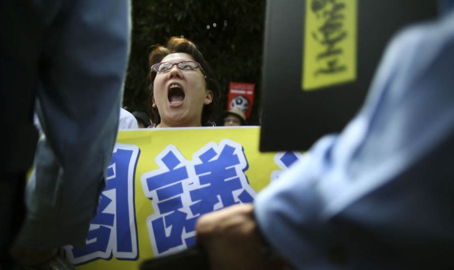 東京數千人抗議解禁集體自衛(wèi)權(組圖)