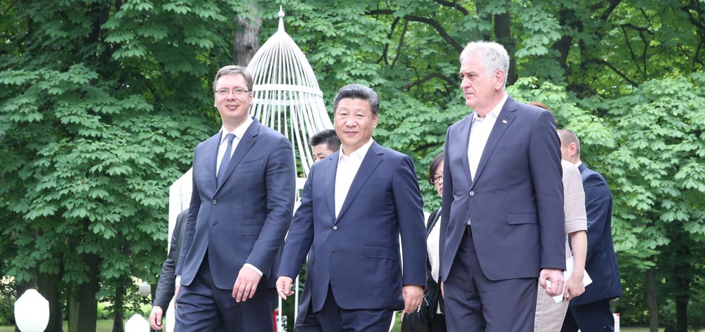 習近平出席塞爾維亞總統(tǒng)尼科利奇、總理武契奇共同舉行的午宴
