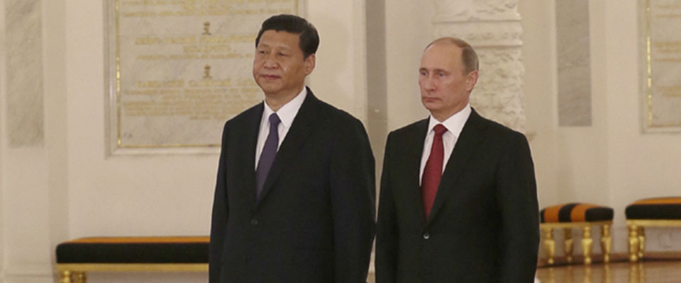 2013年3月，習(xí)近平出席普京舉行的歡迎儀式