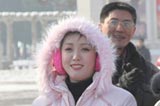 高清：衛(wèi)星發(fā)射成功 平壤街頭出現(xiàn)小規(guī)模慶?；顒? /></a></td>
</tr>
<tr>
<td height=